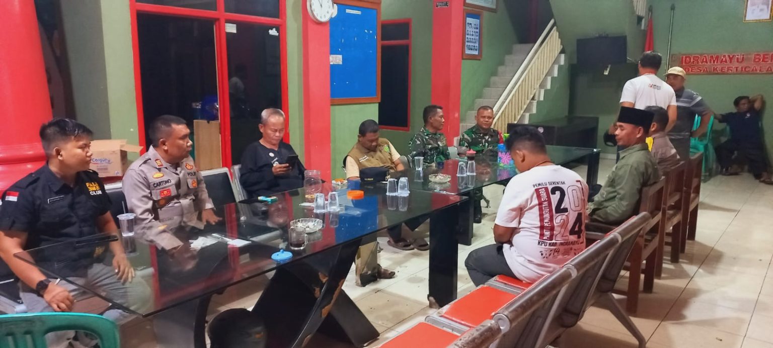 Polsek Tukdana Gelar Patroli Gabungan 3 Pilar Pastikan Keamanan TPS Jelang Pilkada 2024